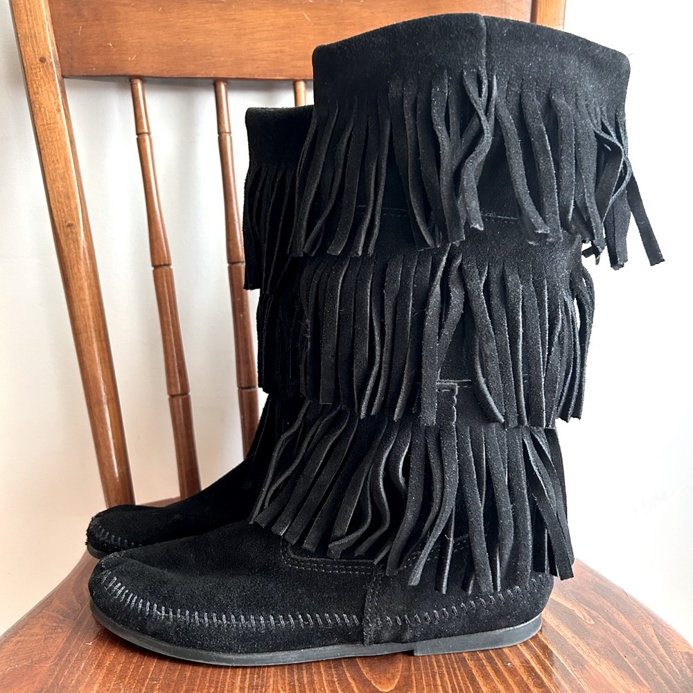 Minnetonka 3 tiered moccasin boots